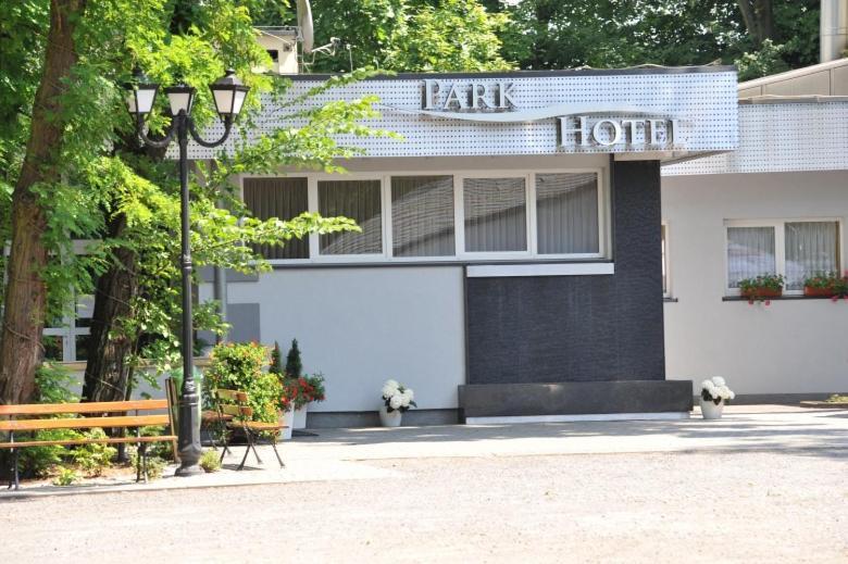Park Hotel Dobrodzien Exterior foto