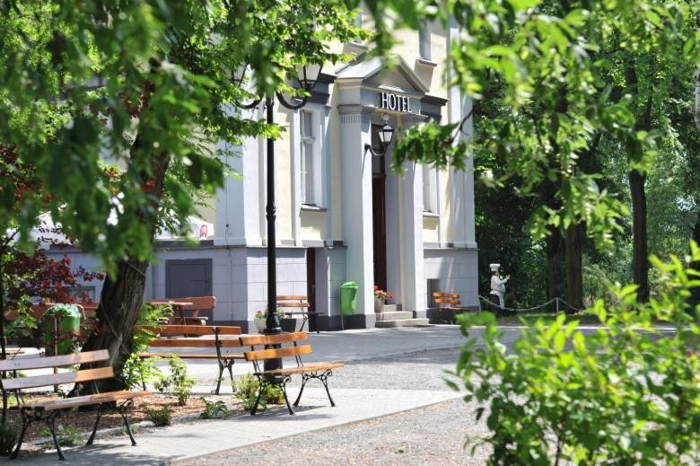 Park Hotel Dobrodzien Exterior foto